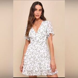 Lulus White Floral Print Tiered Short Sleeve Mini Dress Size M